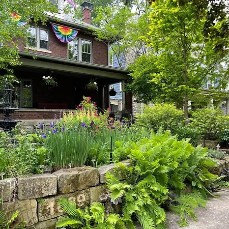 Mike & Allen'S Place On The Park_3